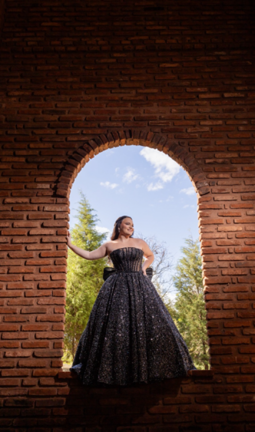 DEBUTANTE ALL BLACK
